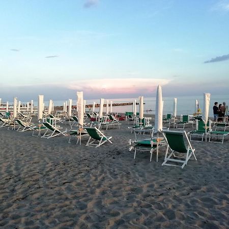 Ferienwohnung New Luxury 2Bdr Terrace, Views, Ac Marina Di Carrara Exterior foto